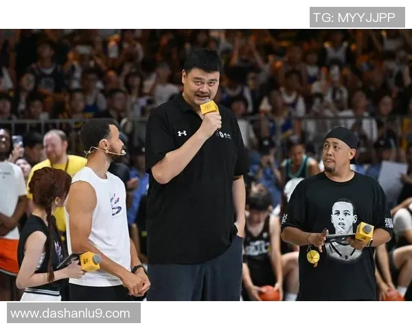 姚明被拉到国际舞台的背后故事与篮球梦想的追逐之路