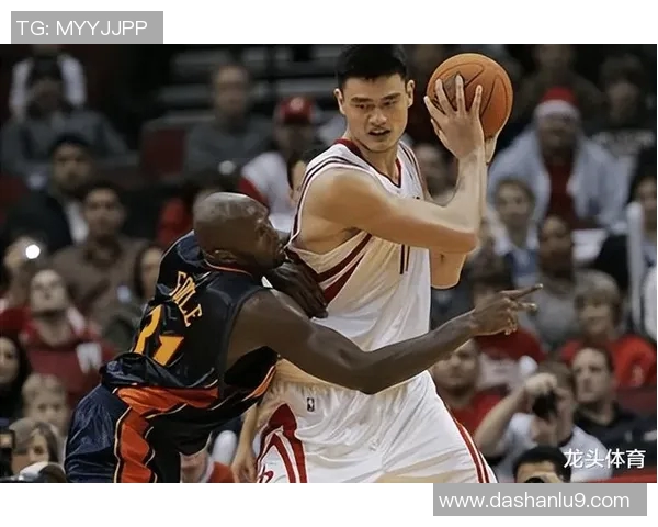 姚明身高引发的幽默调侃与篮球场上的趣事分享